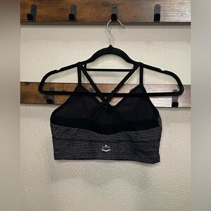 Beyond Yoga cross back straps spots bra Size L